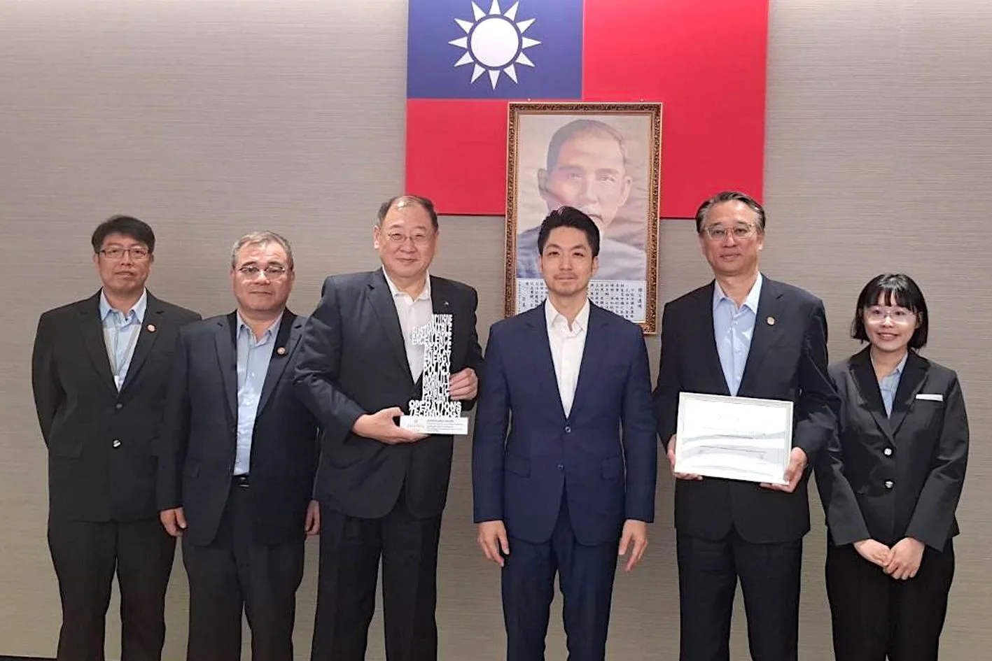 臺北捷運榮獲UITP Awards 2026卓越成就獎 臺北市長蔣萬安期勉持續打造智慧運輸新標竿 臺北捷運榮獲UITP Awards 2026卓越成就獎 臺北市長蔣萬安期勉持續打造智慧運輸新標竿