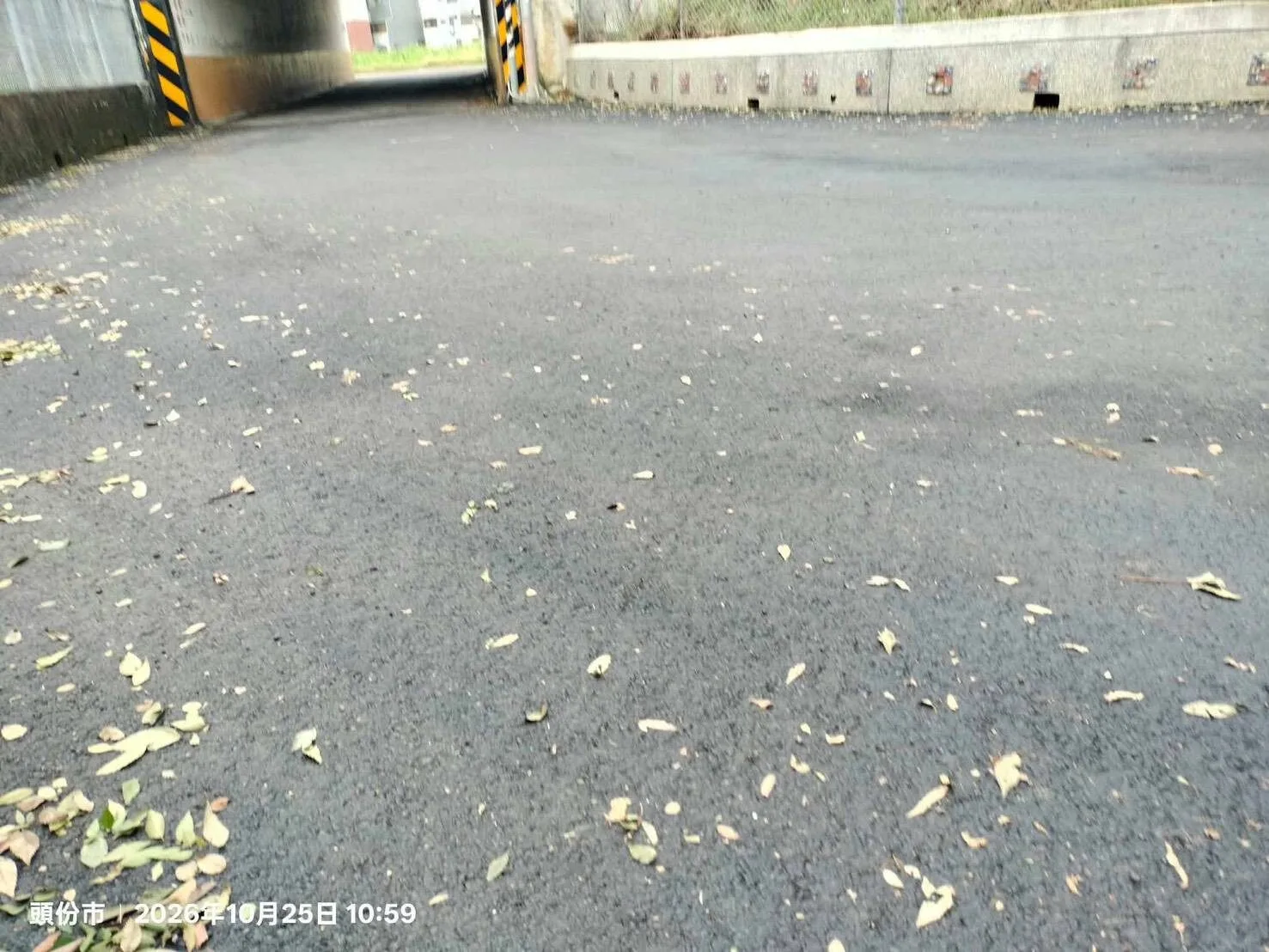道路上午才鋪設完成、下午驚見下陷坑洞 苗栗縣議員溫俊勇要求全面調查工程品質 道路上午才鋪設完成、下午驚見下陷坑洞 苗栗縣議員溫俊勇要求全面調查工程品質
